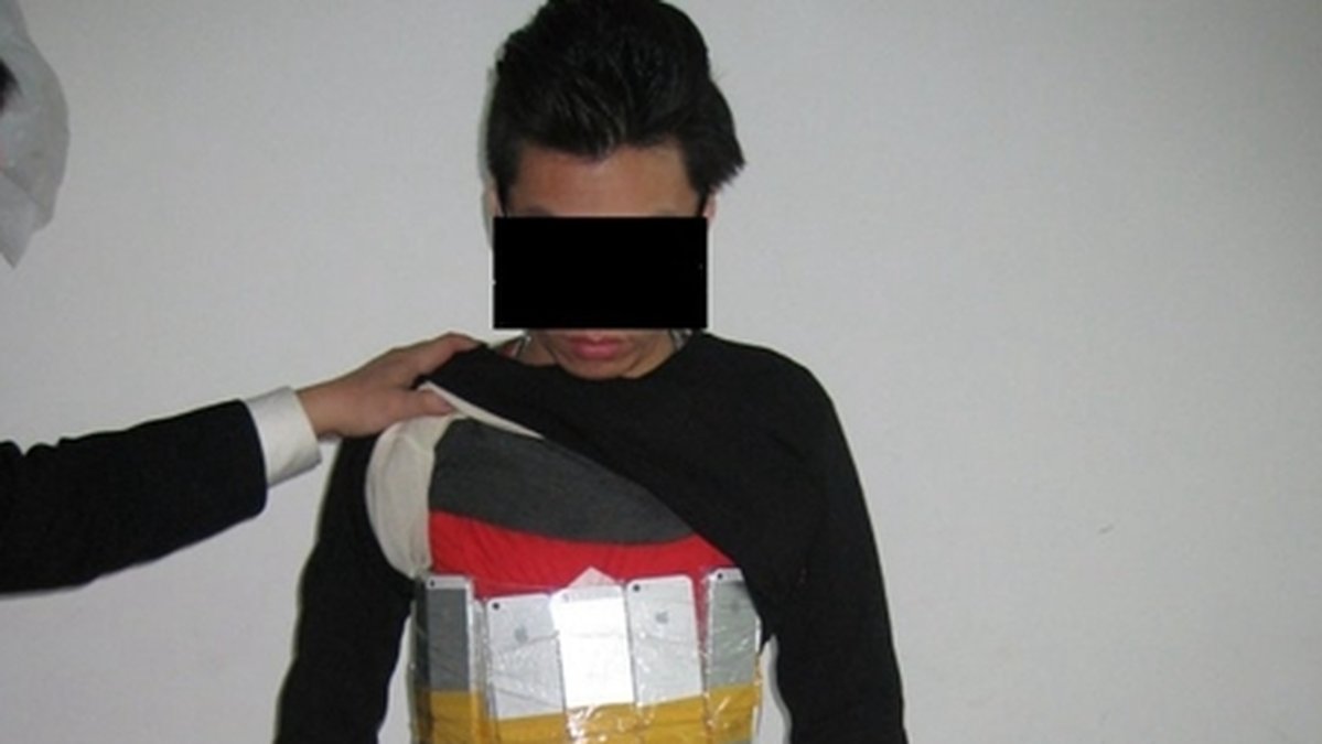 Den här mannen försökte smuggla 94 stycken iPhones